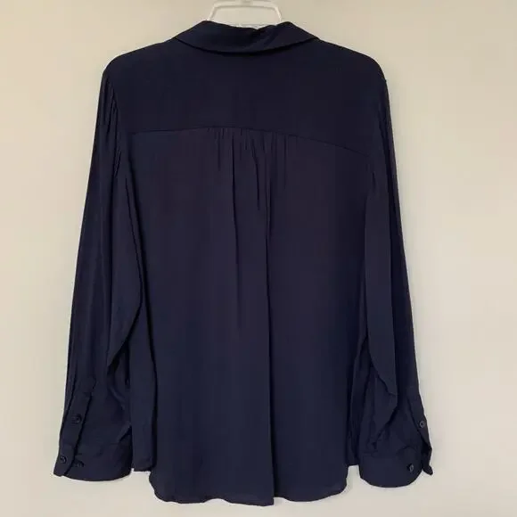 Chico's navy blue button up blouse long sleeves faux pockets 100% rayon 12/14 - Picture 2 of 7